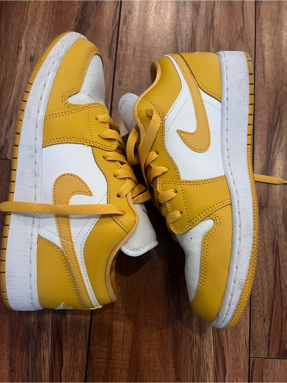 Nike
Nike Jordan 1 low top - yellow and white